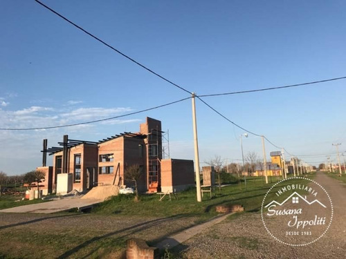 Imagen 9 de 22 de Lotes Enormes En Roldan