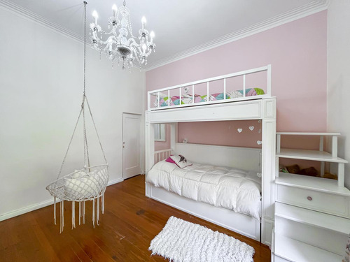 Piso Exclusivo De 5 Dormitorios Con 3 Baños Y Cochera