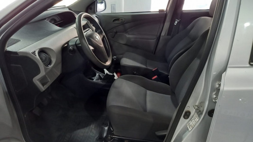 Imagem 9 de 12 de Toyota Etios