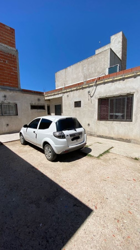 Imagen 2 de 11 de Casa En Venta De 1 Dormitorio C/ Cochera En City Bell