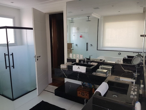 Casa No 18 Do Forte - Venda - 600m2, 5 Dormitorios Sendo 4 Suites, 4 Vagas, Piscina, Sala De Tv Com Home Theater - Cncr0010