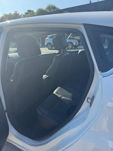 Ford Fiesta Kinetic Titanium Año (2015) Km 94000 Exelente