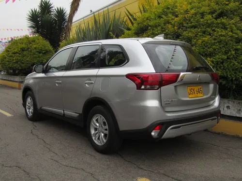 Mitsubishi Outlander 2.4 Kaiteki At 7 Psj