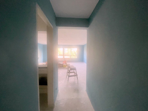 Departamento Amplio En Av. PerĂș 972, Recoleta.