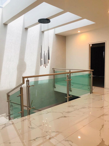 Residencia De Super En Puerta De Hierro Dentro De Coto