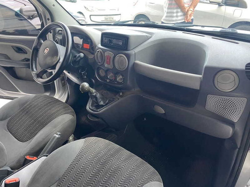 Imagem 12 de 15 de Fiat Doblo Essence 1.8 2012 7 Lugares