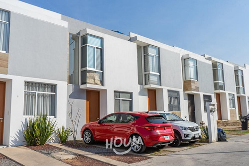 Casa En Toluquilla, San Pedro Tlaquepaque Con 2 Recámaras, 81 M², Id: 76452