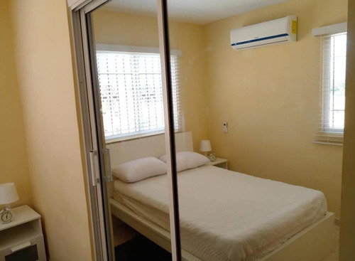 Apartamento Completamente Amueblado De Gran Oportunidad.