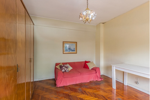 Ph En Piso Con Entrada Independiente De 3 Ambientes, Con Patio, Balcón, Cochera Y Terraza En Venta En Boedo, Caba.