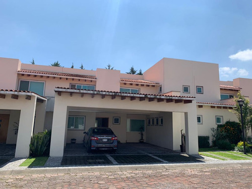 Se Vende Casa En Llano Grande Metepec, Estado De México.