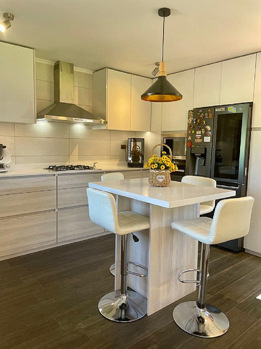 Parcela Con Moderna Casa Los Riscos Pucón