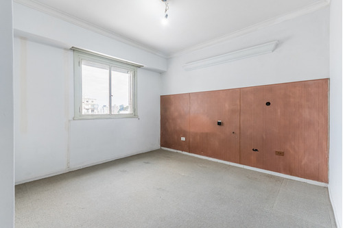 Imagen 4 de 30 de Venta Departamento Muy Luminoso De 4 Ambientes Con Dependencia En Balvanera