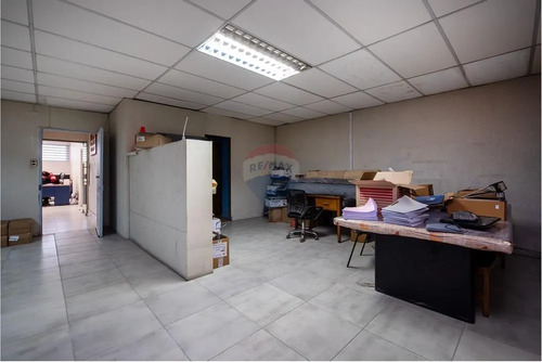 Propiedad Comercial En Av. Santa Rosa