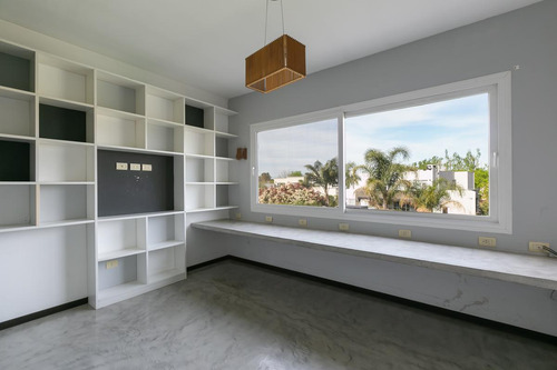 Venta Casa De 4 Ambientes Ubicada En Country Terravista, Zona Oeste.