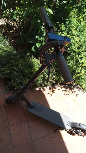 Monopatín Eléctrico Xiaomi Mi Electric Scooter Essential Negro (Usado)
