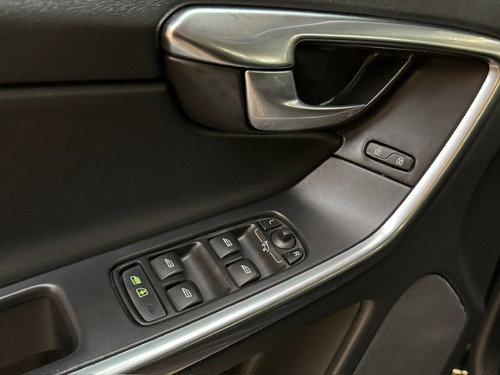 Volvo XC60 2.0 T5 R-DESIGN GASOLINA 4P AUTOMÁTICO