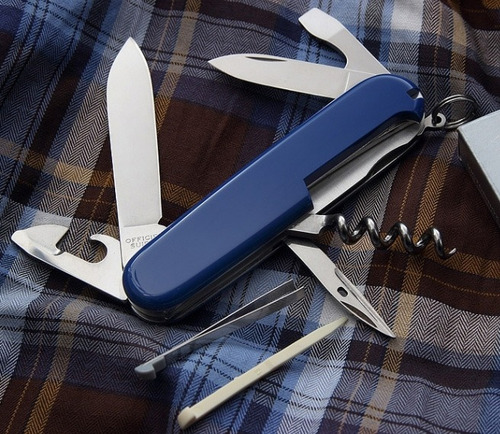 Cortapluma Victorinox 136032 Color Azul Con 12 Herramientas