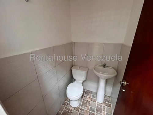 María Martínez Trae Para Ti En Alquiler Estupendo Local Comercial Al Este De Barquisimeto, Ideal Para Desarrollar Cualquier Tipo De Negocio O Emprendimiento.