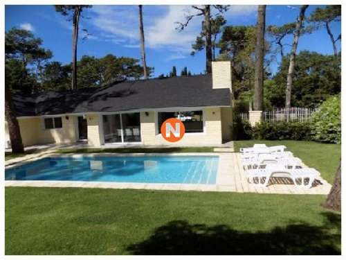 Casa En Venta Y Alquiler, Mansa, Punta Del Este, 4 Dormitorios.- Ref: 209383