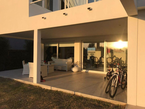 Venta Casa 4 Dormitorios 5 Baños Lomas De La Tahona Piscina #366