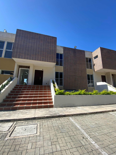 Annic Coronado Vende Townhouse Con Planta 100% Obra Gris En Villas De Aricagua, Urbanización Mañongo 269909
