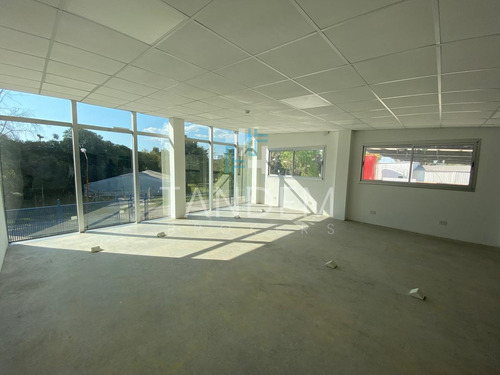 Imagen 4 de 6 de Excelente Galpón A Estrenar 5000 M2 Planta Libre Oficinas Premium En Zona Industrial El Triangulo!