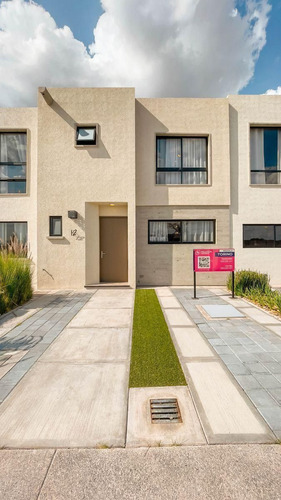 Casa En Venta De 3 Recamaras , En Queretaro