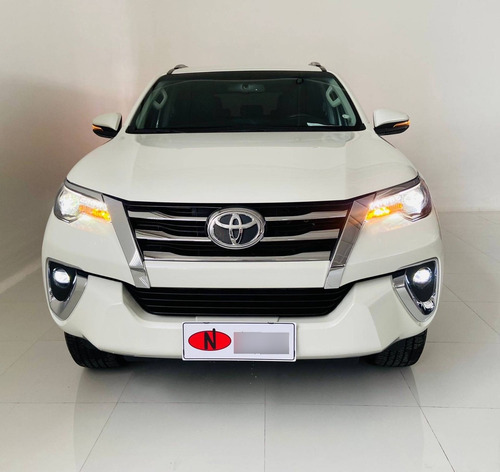 Imagem 2 de 11 de Toyota Hilux Sw4 2.8 Srx 4x4 7 Lugares 16v Turbo