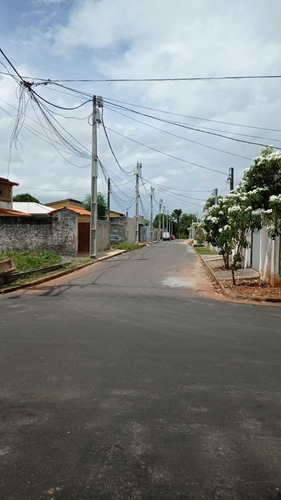 Imagem 3 de 4 de Terreno Em Condomínio Fechado, Com As Ruas Asfaltadas, Boa Topografia (plano), Documentação Em Ordem, Pronto Para Construir.