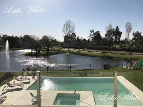 Imagen 17 de 18 de Venta - Hermosa Casa A La Laguna En Terralagos - Canning