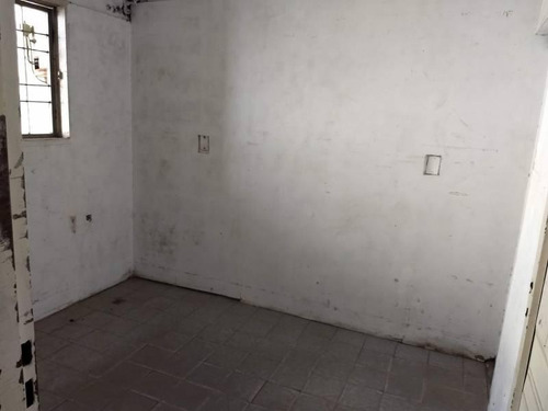 Imagen 5 de 10 de Excelente Propiedad Con Amplio Local En Venta Sobre Av. Luro
