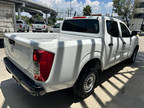 Nissan NP300 2.4 Doble Cabina Se Aa Pack Seg Mt