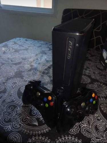 Xbox 360 Slim Negro Con Dos Joysticks Y 10 Juegos!!!