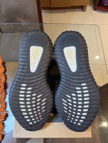 Yeezy Boost 350 V2 Dazzling Blue 40br (Usado)