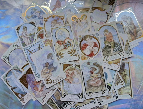 Imagem 3 de 4 de Ethereal Visions Illuminated Tarot Detalhes Em Dourado