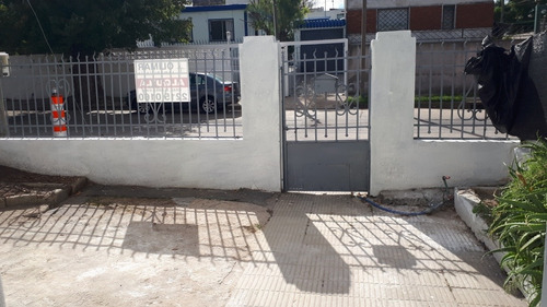 Casa 2 Dormitorios Con Patio Al Frente
