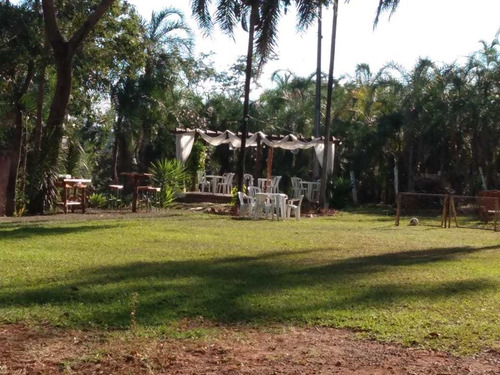 Imagem 4 de 14 de Vende-se Uma Linda Chácara,com Piscina E Rio Nos Fundos.