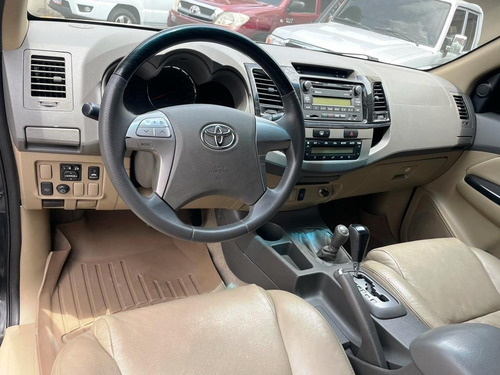 Imagen 6 de 9 de Toyota Fortuner Sr 2012 4x4 Automático