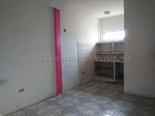 Milangie Cartaya De Renta House Te Presenta Un Cómodo Anexo Ubicado En El Este De Barquisimeto, Cuenta Con Estacionamiento Adicional Diagonal A La Residencia, Acceso Muy Fácil Y Opciones De Transporte