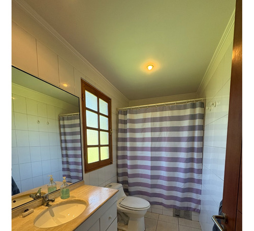 Casa En Venta Estilo Chileno, Ubicada En Chicureo.