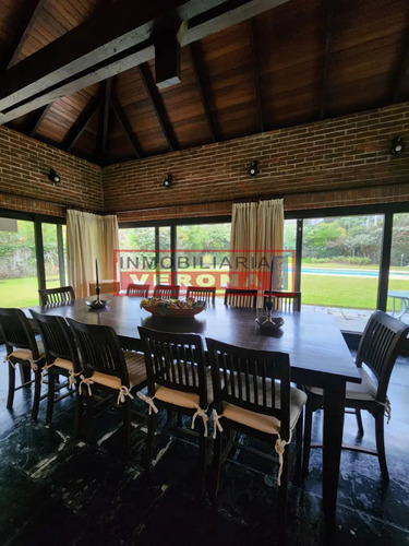 Casa En Venta En La Zona Del Golf.
