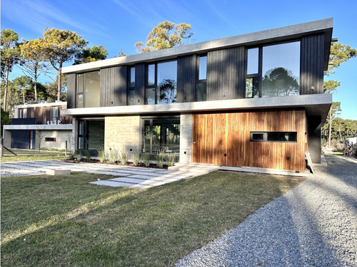 Pinamar - Casa De Categoria Tres Carabelas