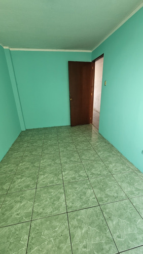 Se Alquila Cuartos Comas 2do Y 4to Piso Baño Común