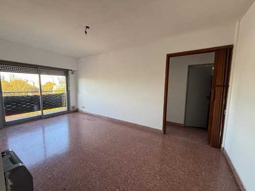 Alquiler | Departamento De 3 Ambientes Al Frente Con Balcón | Saavedra