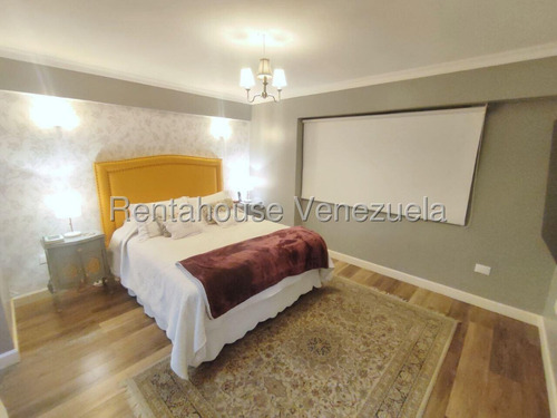 Amplio, En Exclusiva Ubicación, Con Terraza Y Bella Vista. 25-20938