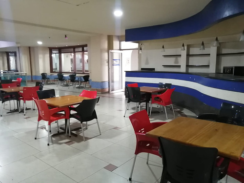 Espacio Con Equipos Para Negocio Tipo Buffet, En El Tercer Nivel De Malecon Center.