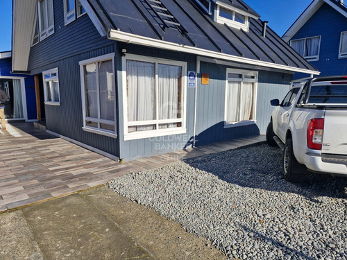 A Dos Cuadras De La Costaneras De Puerto Varas