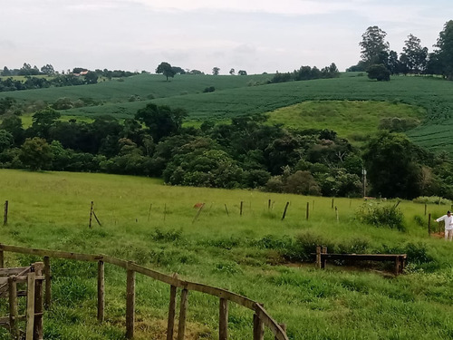 Sítio 5,5 Alqueires Rico Em Agua,localização Nobre,2 Casas Boas,4 Dorms Cada,4 Kms Do Asfalto,terra Fértil,vermelha,muitas Benfeitorias - St00053 - 69181042