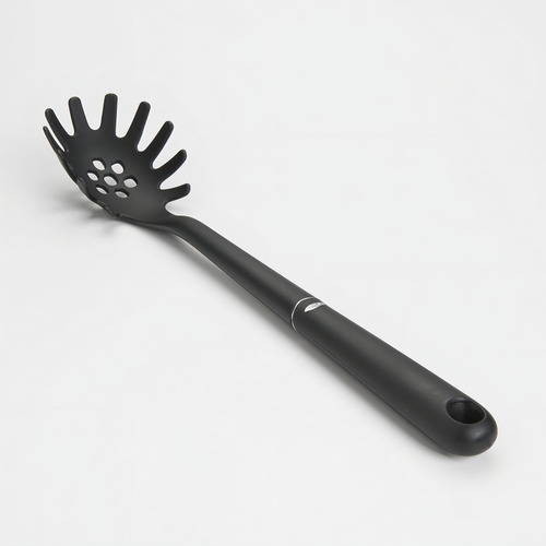 Cuchara Oxo Nylon P/ Servir Spaghetti Fideos Pastas No Raya Color Negro