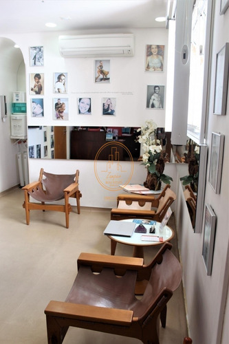 Sala Comercial Localizado(a) No Bairro Gonzaga Em Santos / Santos - 6335